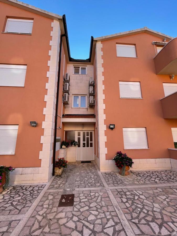 فندق Apartman Jukic مارينا المظهر الخارجي الصورة